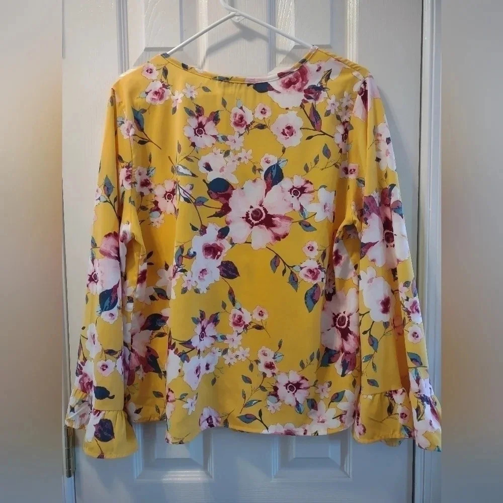 Laine Street yellow floral dolman sleeve top, size Large.  Boho, tropical fun - Picture 3 of 6